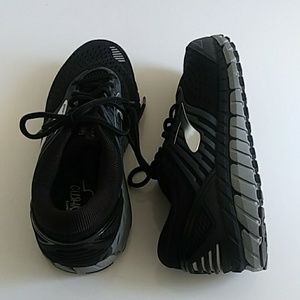 Brooks beast 18 running shoes size 10